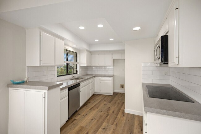 Building Photo - 406 Arenoso Ln