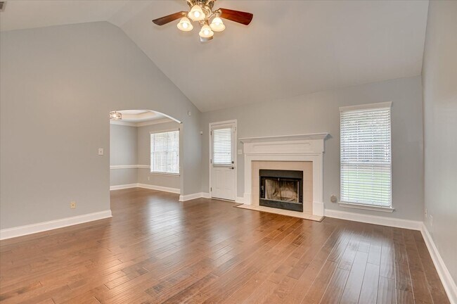 Building Photo - 1094 Maple Ridge Ct