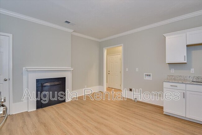 Building Photo - 2349 Wrightsboro Rd