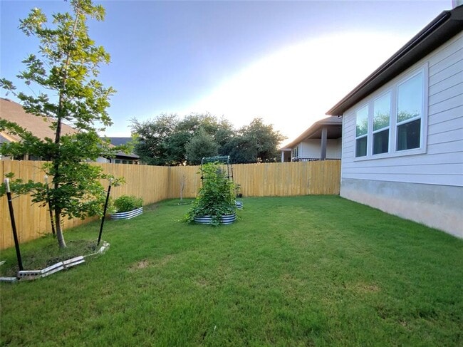 Building Photo - 243 Kings Pne Dr