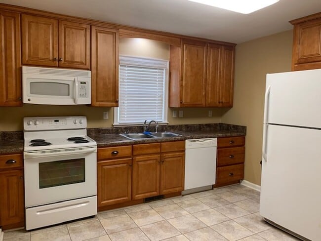 Building Photo - Adorable 2 BR home - Convenient to all thi...