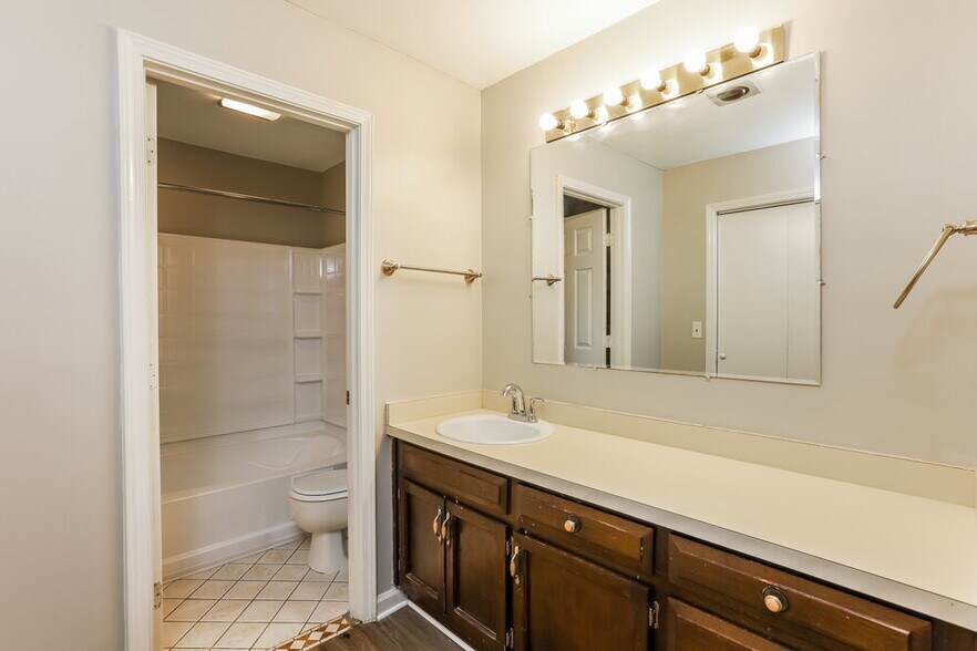 Building Photo - 6651 Windwood Cir