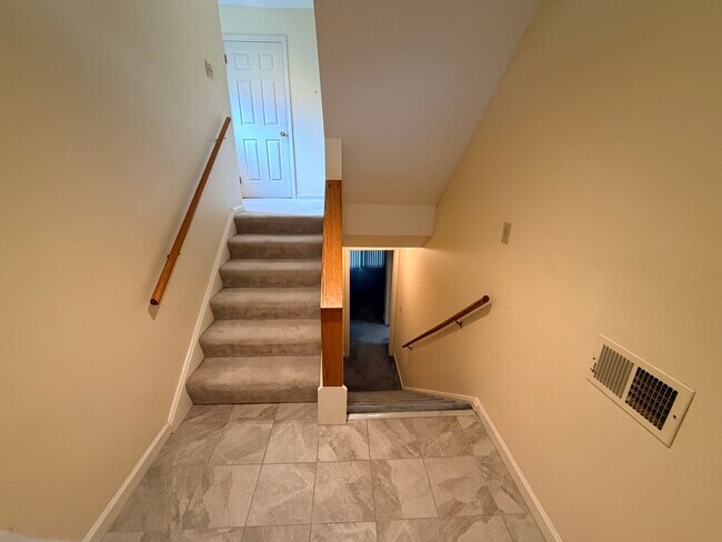 Building Photo - 40 Crossroads Ln