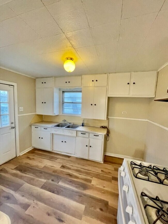 Building Photo - 3809 Homan Ave
