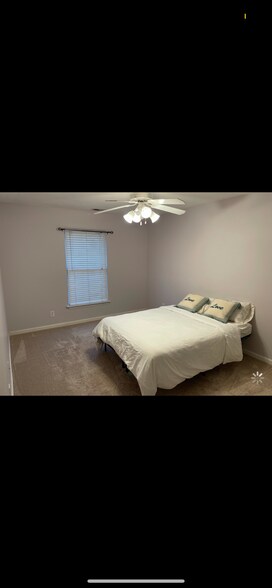 Building Photo - 622 Harris Plz