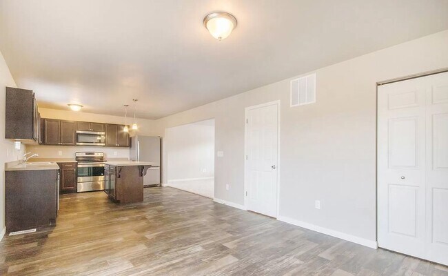 Building Photo - Newer 4 Bedroom For Lease!