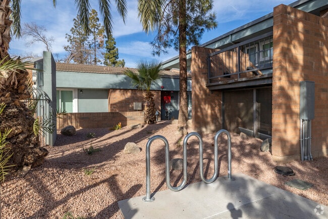 Bike Racks - North Glen 38