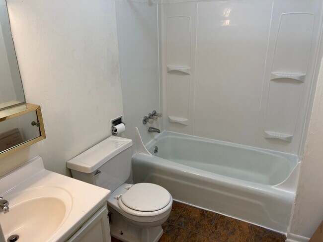 Building Photo - 1510 Burcham Dr