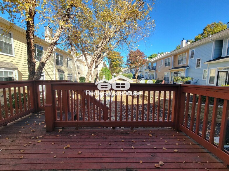 Building Photo - 52 Glenn St SE