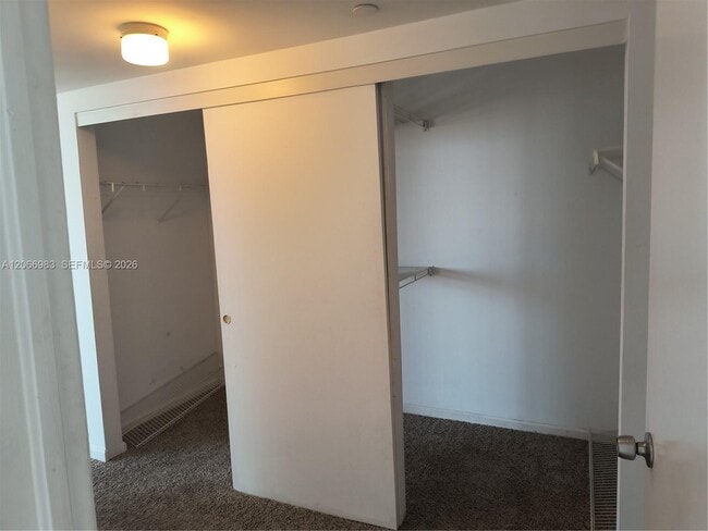 Building Photo - 3610 Yacht Club Dr