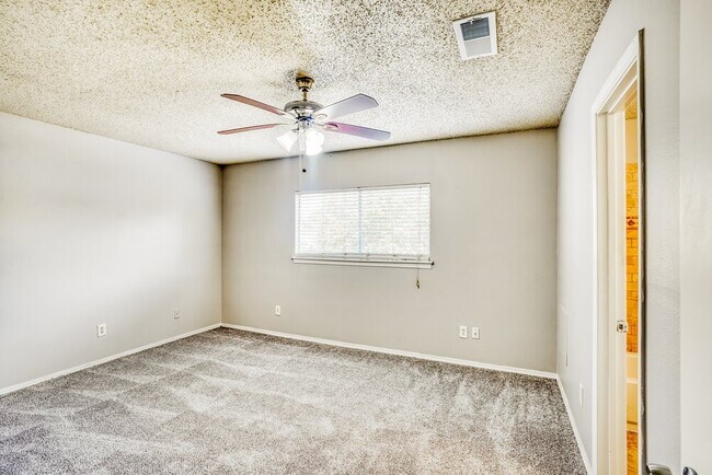 Building Photo - 11830 Perry Rd