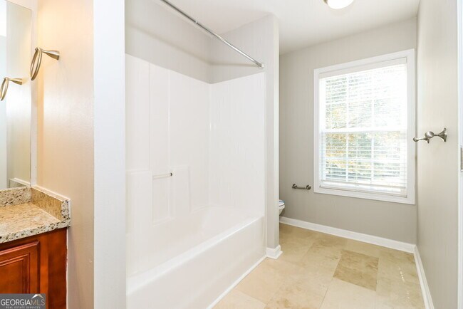 Building Photo - 6682 Silk Tree Pointe