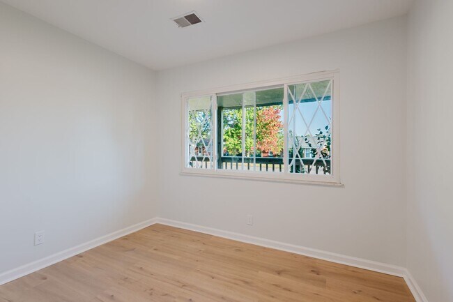 Building Photo - Completely Renovated House in the Holiday Hills Subdivision   251125