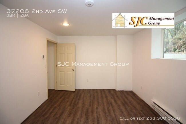 Building Photo - Three Bedroom Plus Finished Basement