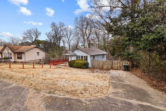 Building Photo - 942 Hillcrest Ave