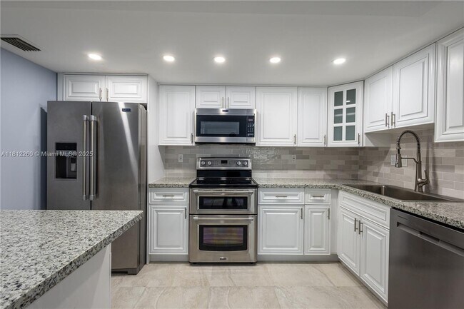 Building Photo - 20350 W Country Club Dr