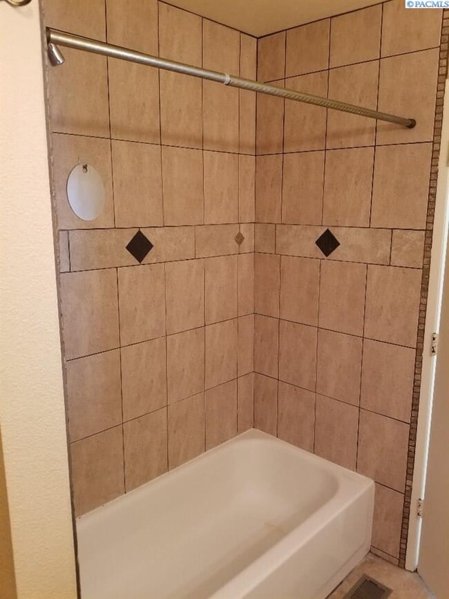 Building Photo - South Richland Townhouse for rent