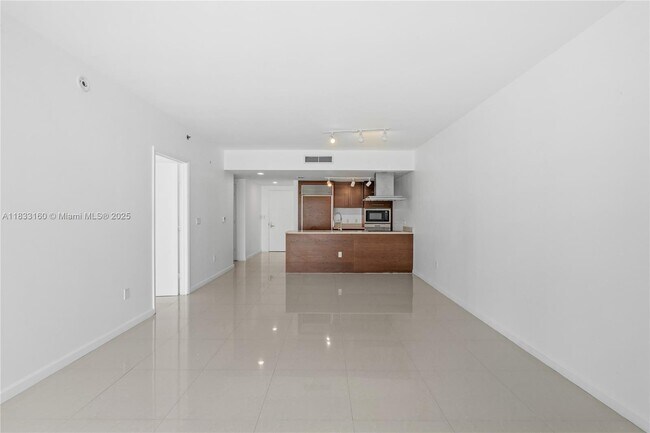 Building Photo - 495 Brickell Ave