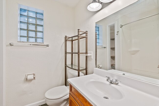 Building Photo - CHARMING & FULLY UPDATED 2 BED/1 BATH HOME IN HEART OF BEECHVIEW