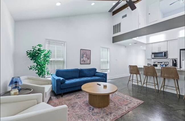 Building Photo - FOR RENT in LAFAYETTE!