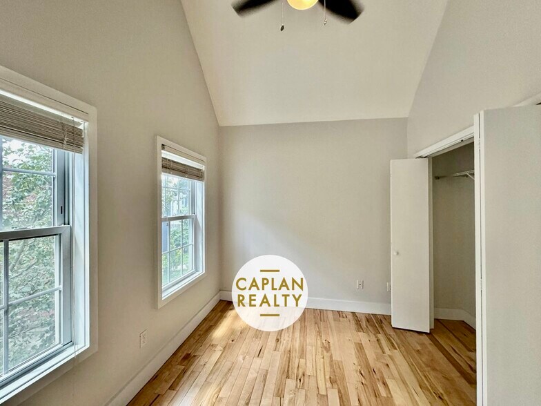 Building Photo - 324 Ashmun St