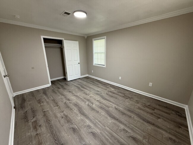 Building Photo - 1537 Boxwood St