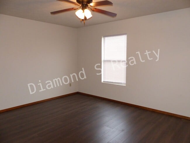 Building Photo - Spacious 2 Bedroom Duplex in Nixa!
