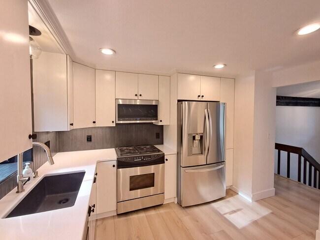 Building Photo - $3,200 -5 Bed / 3 Bath- Home with Fully Fe...