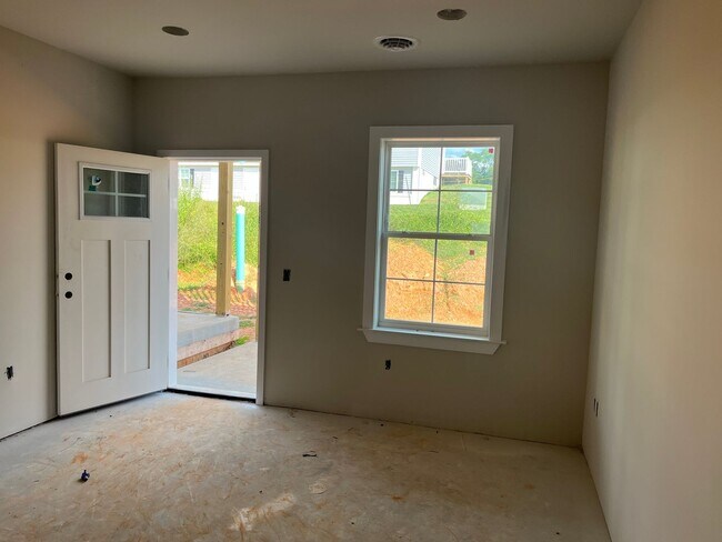 Building Photo - Salem Run Apartments Phase 2