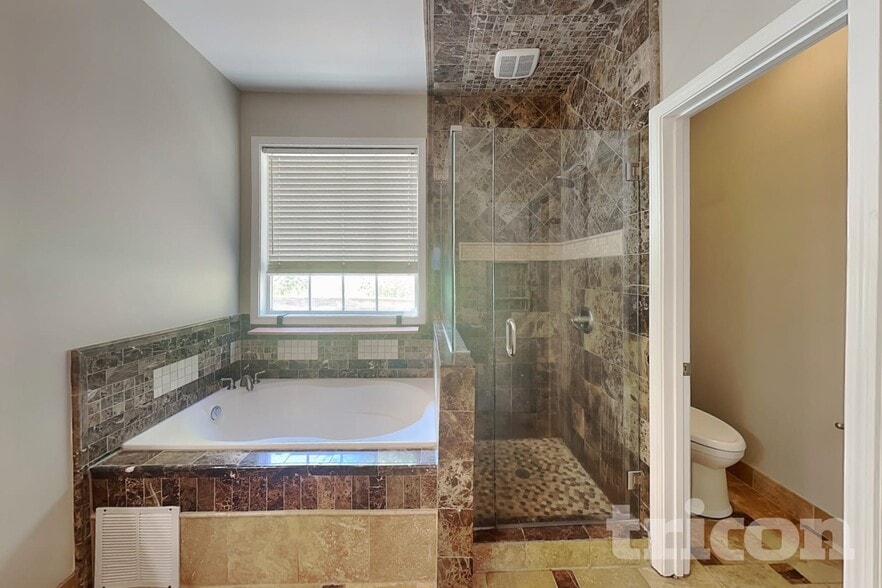 Building Photo - 323 Ivy Manor Dr NW