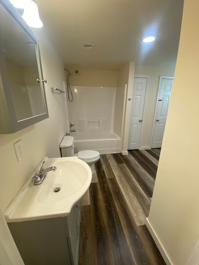 Building Photo - 1611 Nutwood St