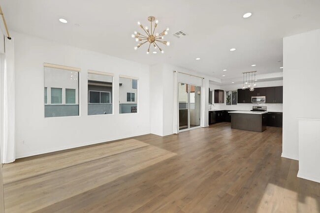 Building Photo - 370 Broadway Dr