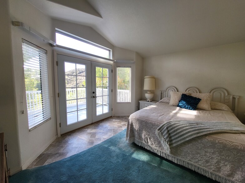 Building Photo - 21714 Agajanian Ln