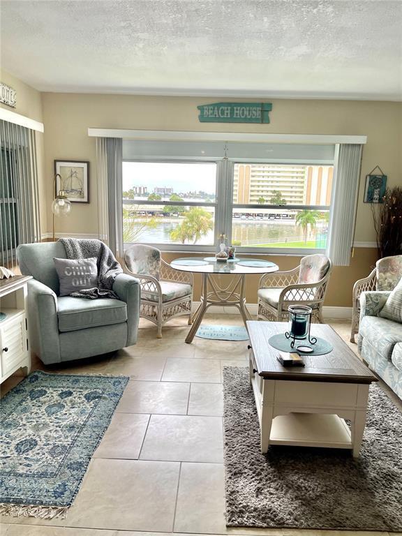 Building Photo - 4650 Cove Cir