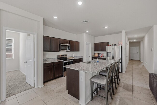Building Photo - 25285 N 185th Ave