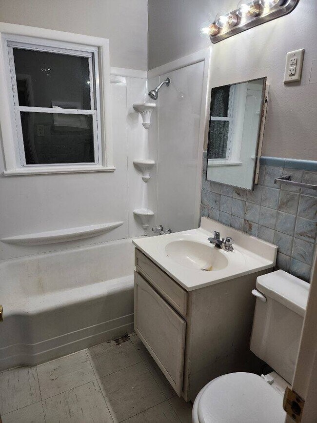 Building Photo - 2109 S Parkwood Ln