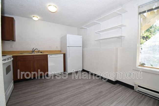 Building Photo - 119 S 15th Ave