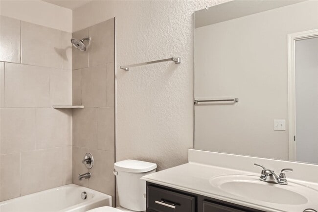 Building Photo - Home in Weston Oaks! $250 off of the first...