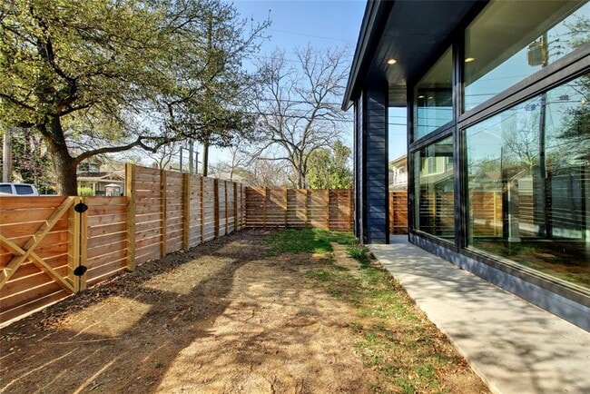 Building Photo - 4412 Caswell Ave