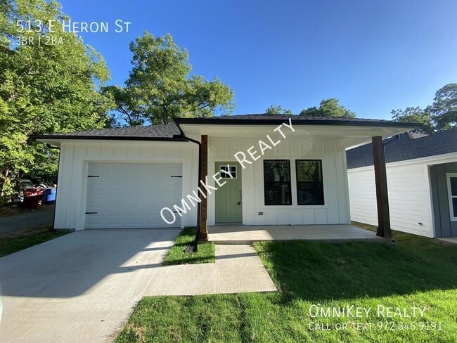 Primary Photo - 513 E Heron St