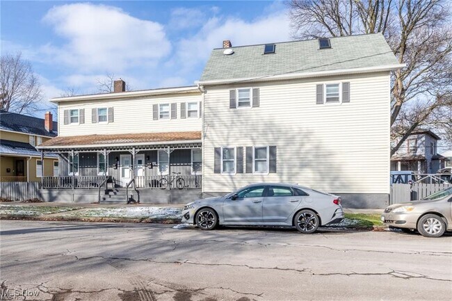 Building Photo - 3905 Woodbine Ave