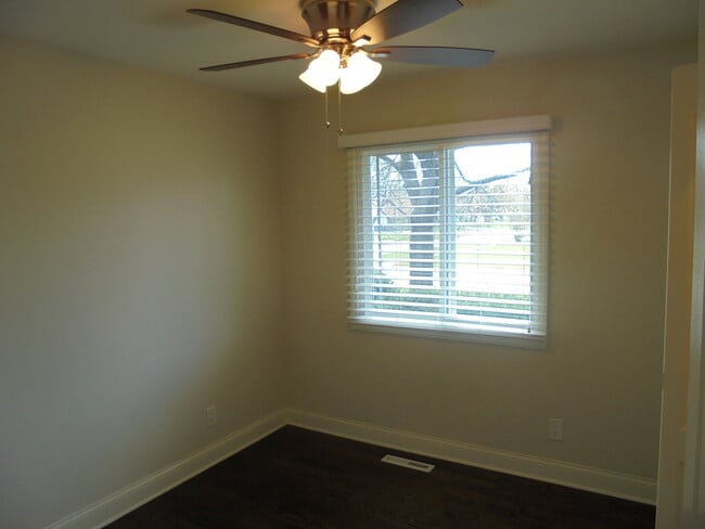 Building Photo - 66 Barrow Dr