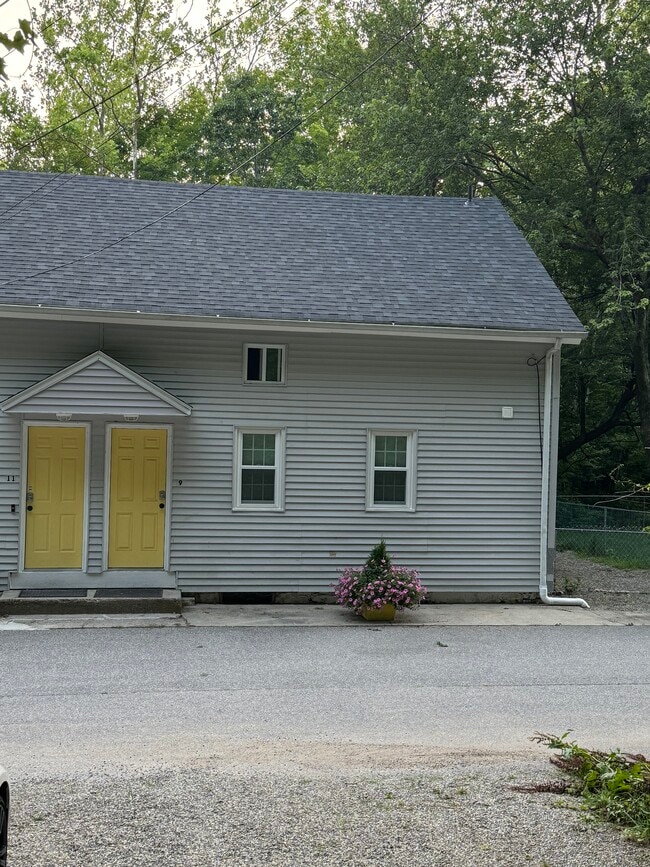 Primary Photo - 9 Bay St