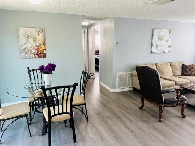 Building Photo - 3405 Wilson Dr