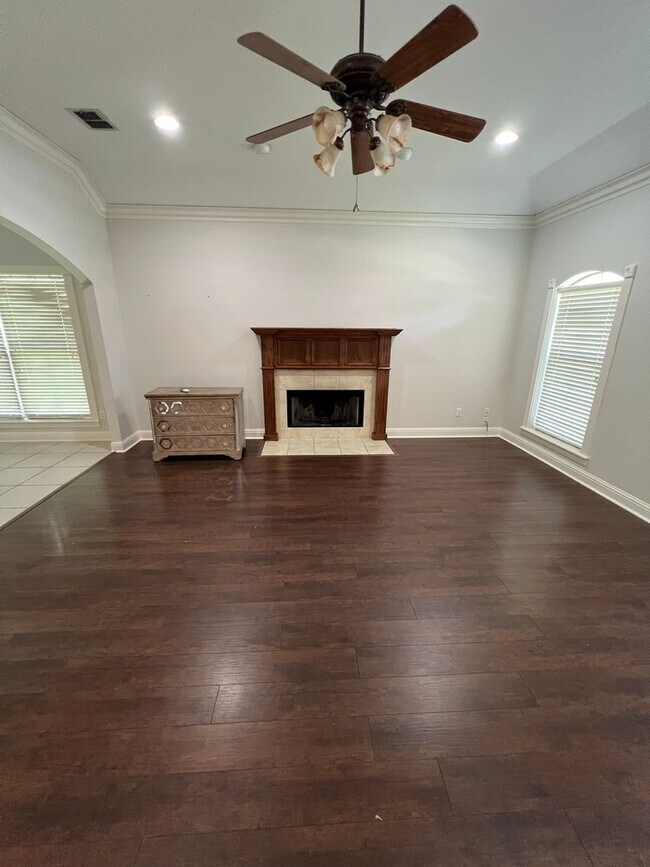 Building Photo - 10513 Plum Creek Dr