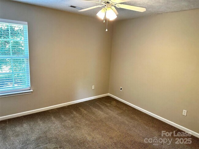 Building Photo - 8708 Laurel Run Dr