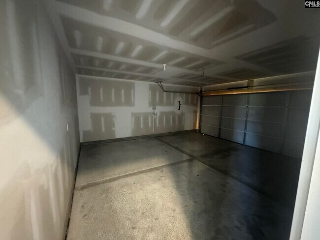 Building Photo - 3080 Hallsdale Dr