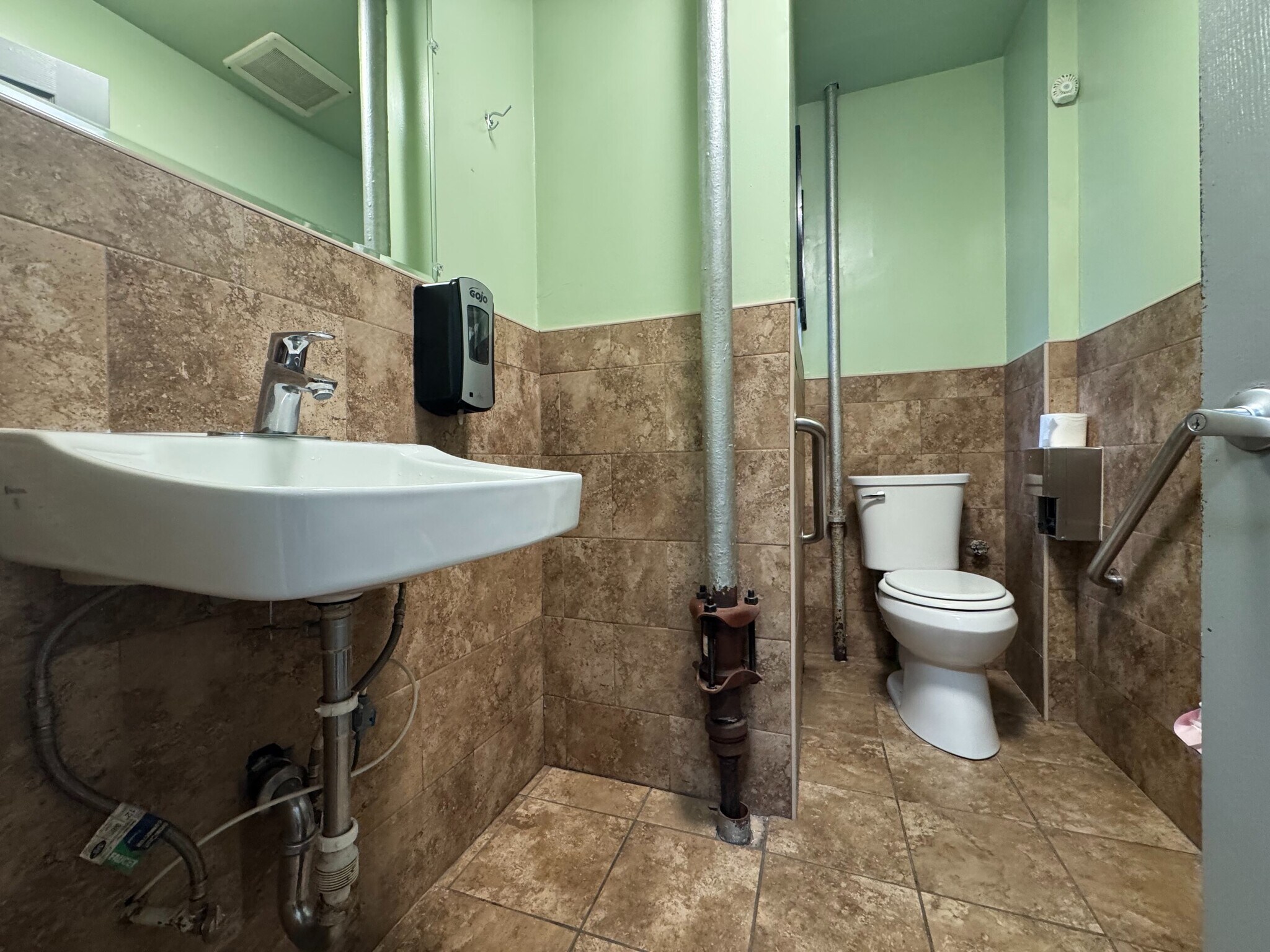 Building Photo - 651 W 180th St