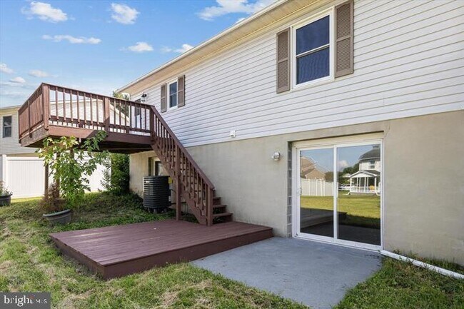Building Photo - 136 Nightingale Ave