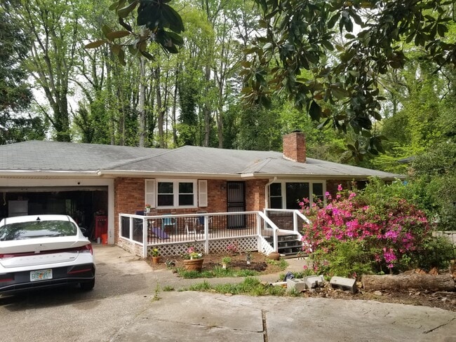 Building Photo - 2079 Honeysuckle Ln SW